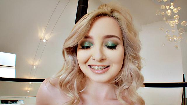 Petite amateur babe gets pounded in her gaping ass