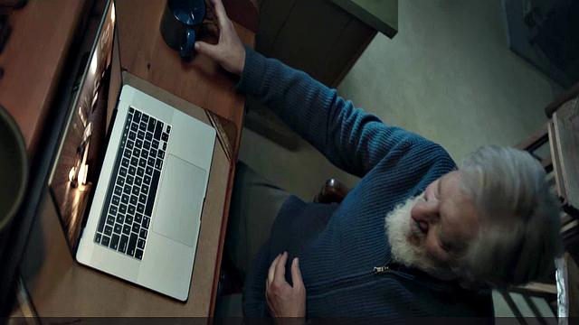 смотри, как skyler wright соблазняет в нижнем белье на кухне