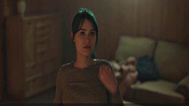 Skyler Wright's hot lingerie gets a makeover in the kitchen