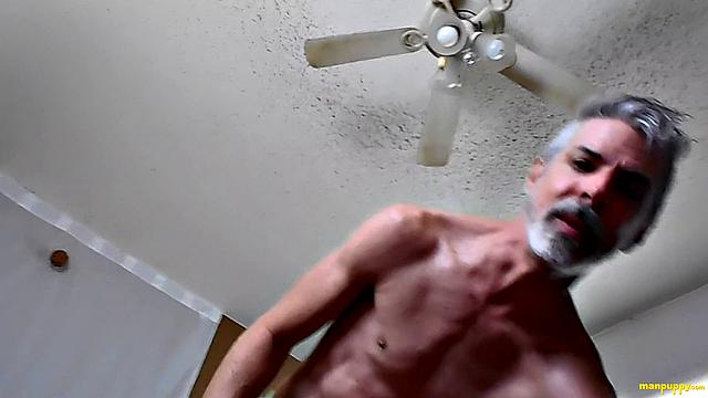 Don't Interrupt Giant Daddy's Workout! - Richard Lennox