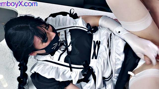 Upskirt housekeeper assrammed