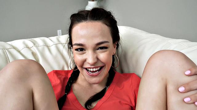 Свояк залечивает комплексы сестры, а сам кайфует от её грудей