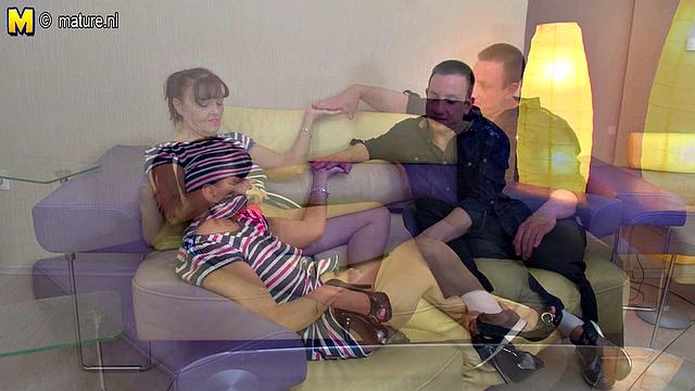 зрелая хозяйка трахается с молодым любовником