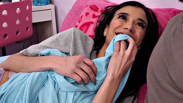 Stepdaughter drilled in hairy pussy missionary by BWC