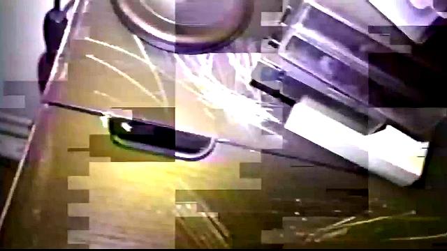 неугомонный сводный брат сосёт под столом во время зума