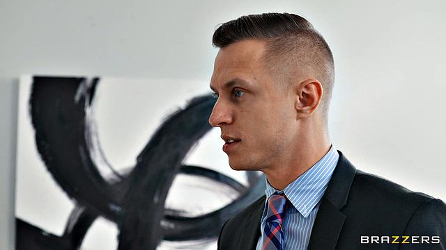 начальница с аппетитной задницей ставит подчинённого на место