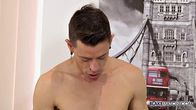 Friends Fucking With Some Experience - David Luca &amp;amp; Aaron Lautner