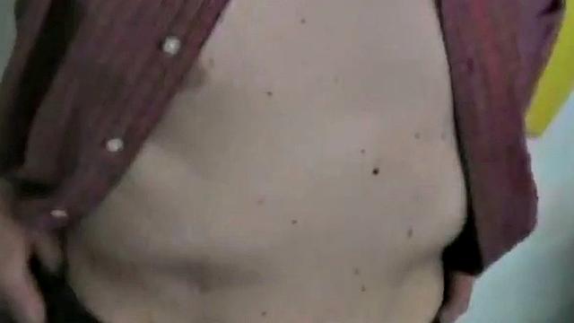 Amateur German barebacks 2 bottoms till cum on ass