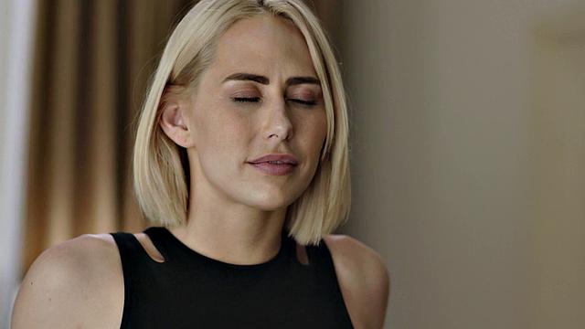 Facesitting lezbabe with piercednipples satisfies MILF coach