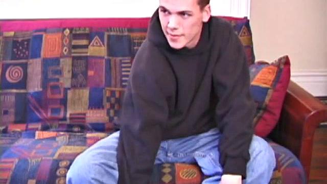 мэттью дрочит и ласкает киску пальцами