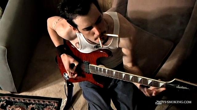 Axel's Smokin Guitar - Axel's Fiery Guitar