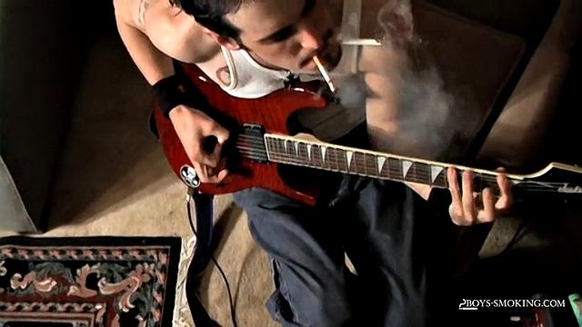 Axel's Smokin Guitar - Axel's Fiery Guitar