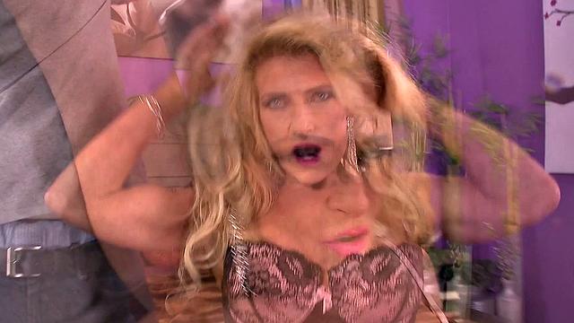 She Sucks With That Mouth, Too