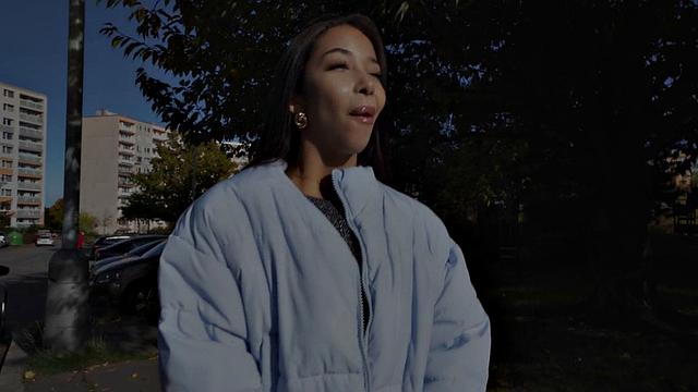 чёрная красотка оседлала водителя - ремень не понадобится