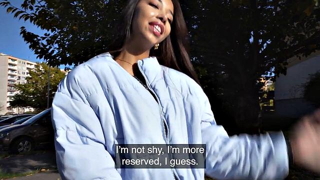 чёрная красотка оседлала водителя - ремень не понадобится