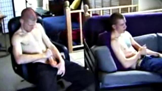 Эти два натурала решили подрочить под порно. Возбуждённые парни дрочат и ни разу не смотрят друг на друга, но страсть между ними очевидна.