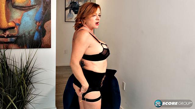 Curvy granny Heather Bonanza always satisfies