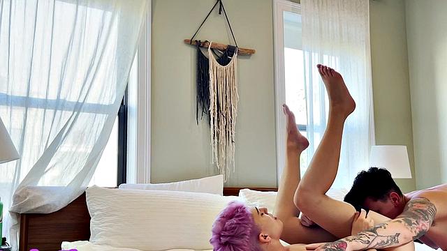 Lesbian inked queer fingers babe pussy at home