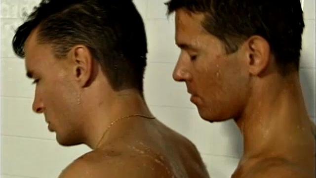 Gays Rubbing in the Shower