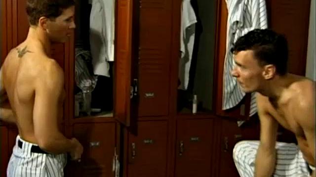 Gays Rubbing in the Shower