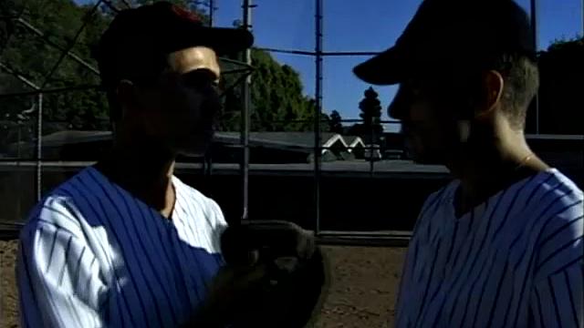 Gays Rubbing in the Shower