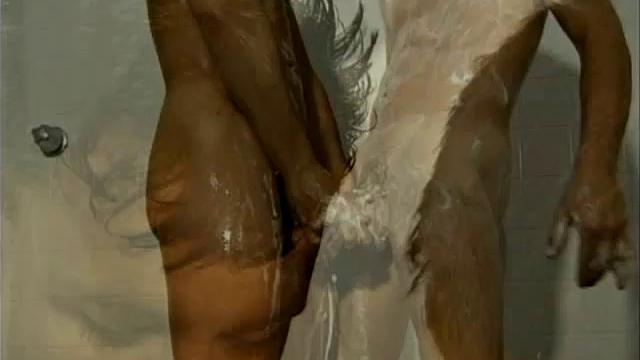 Gays Rubbing in the Shower