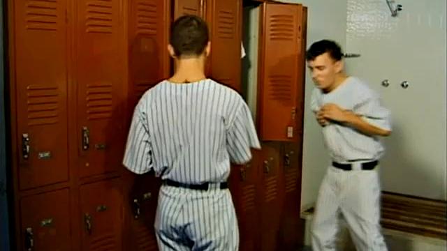 Gays Rubbing in the Shower