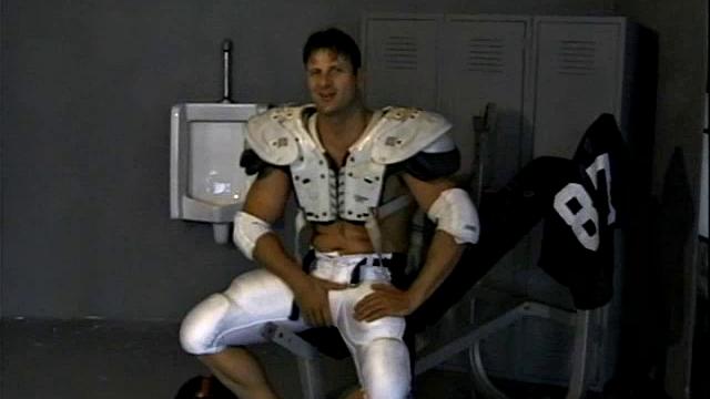 Gays Rubbing in the Shower