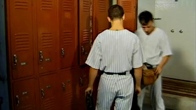 Gays Rubbing in the Shower