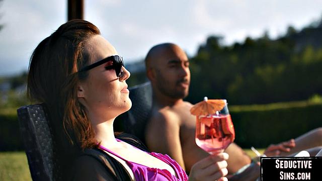 Sexy amateur babe drilled outdoors