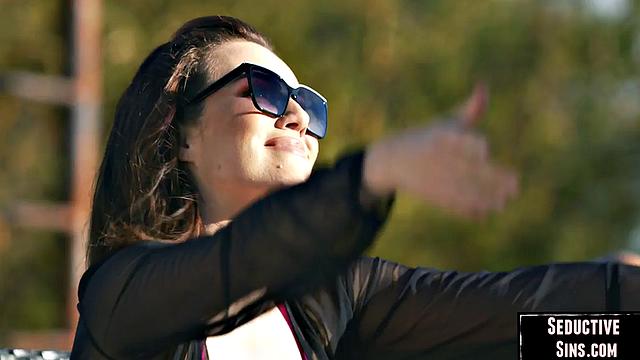 Sexy amateur babe drilled outdoors