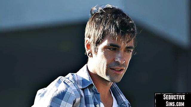 Sexy amateur babe drilled outdoors