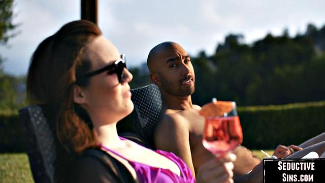 Sexy amateur babe drilled outdoors