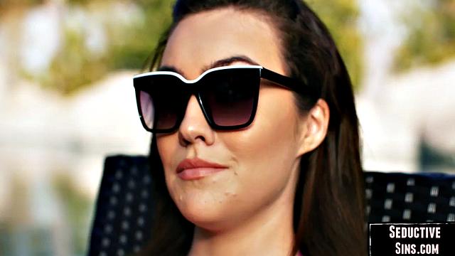 Sexy amateur babe drilled outdoors