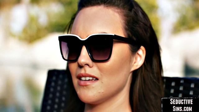 Sexy amateur babe drilled outdoors