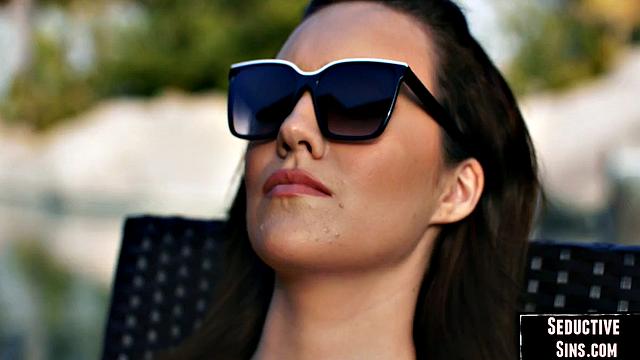 Sexy amateur babe drilled outdoors