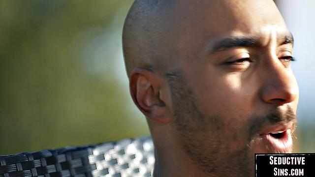 Sexy amateur babe drilled outdoors