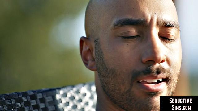 Sexy amateur babe drilled outdoors