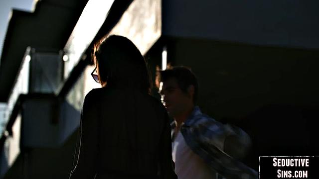 Sexy amateur babe drilled outdoors