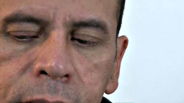 Исак заходит домой, а два папика вот-вот лопнут в штанах