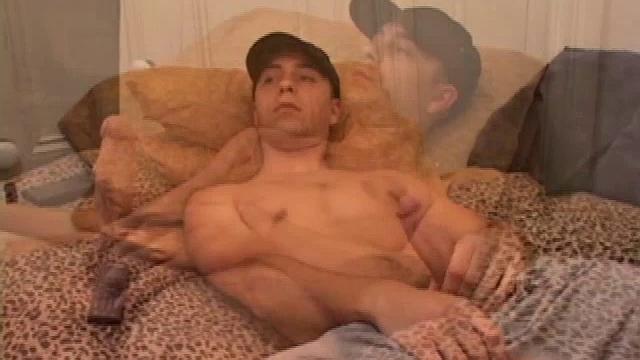 After storing up for five days, young Vincenzo is just about ready to explode. His apartment is being fumigated and he's crashing at his parent's place. He has to share a room with his little friend.