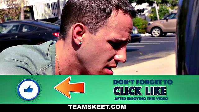 Сочная малышка с брекетами глотает член и скачет сверху