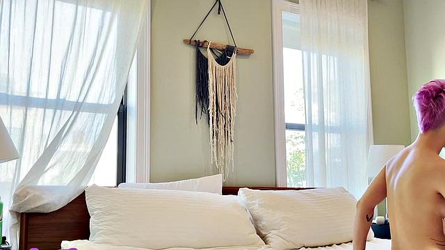 Amateur tattoo licks and fingers GFs pussy at home