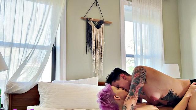 Amateur tattoo licks and fingers GFs pussy at home