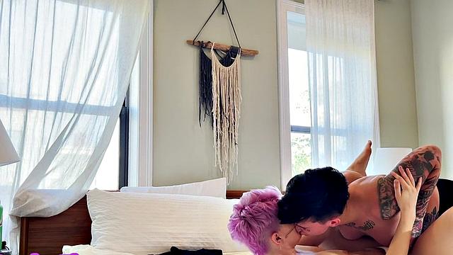 Amateur tattoo licks and fingers GFs pussy at home