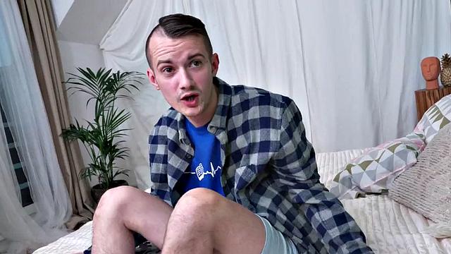 Short fellow fucks slutty 21yo in FFM 3some with babe