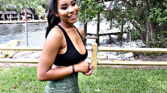 jenna foxx выжимает из него пот бурным секс-марафоном