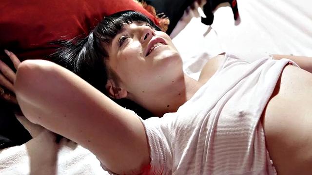 Pussytoying MILF facesits maid after fingerfucking