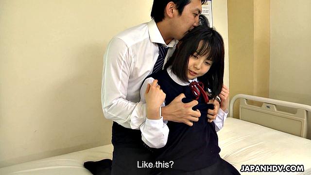 Томойо Исуми жадно сосет и получает мощный кремпай в горячей дырочке