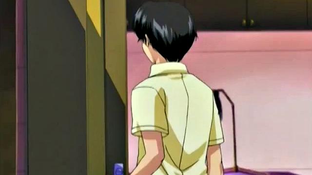 Сексуальная нимфа раздевается и дрочит киску перед парнем